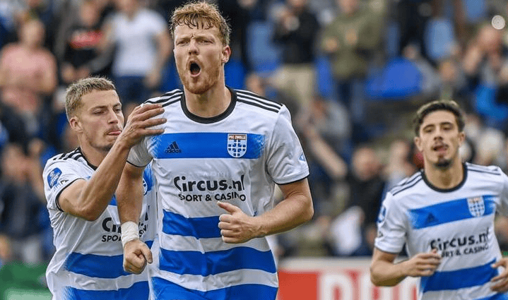 紧随其后的 紧随其后的