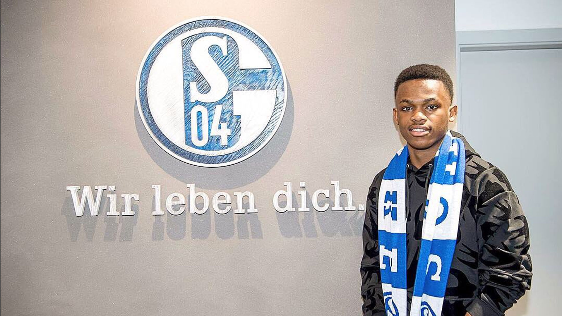 又在防守端 又在防守端